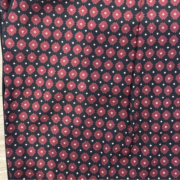 NWT Ann Taylor LOFT black and maroon printed pattern straight leg pants - Picture 6 of 9